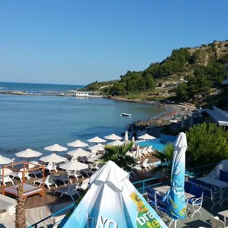 Laura's * Durres